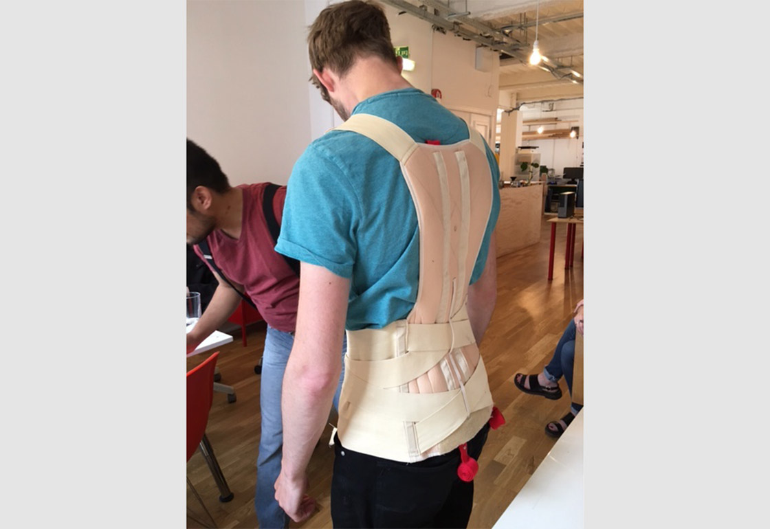 Modelling a prototype of the device on a back support