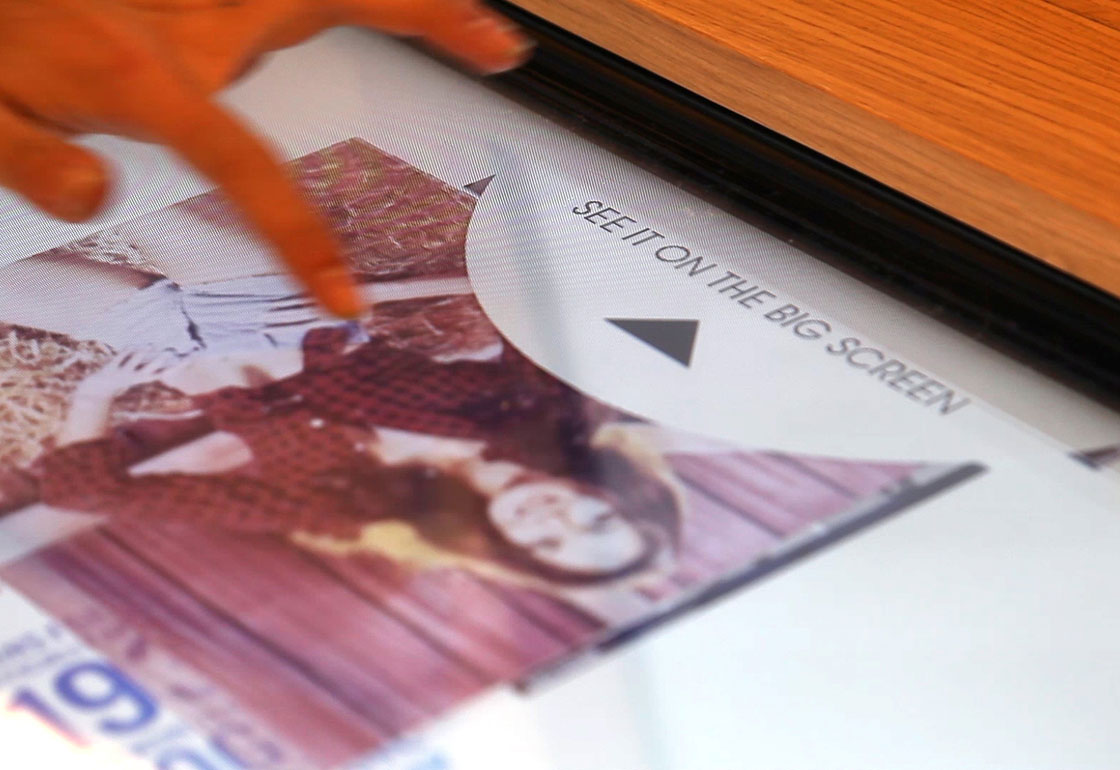 Pushing content to the display screen